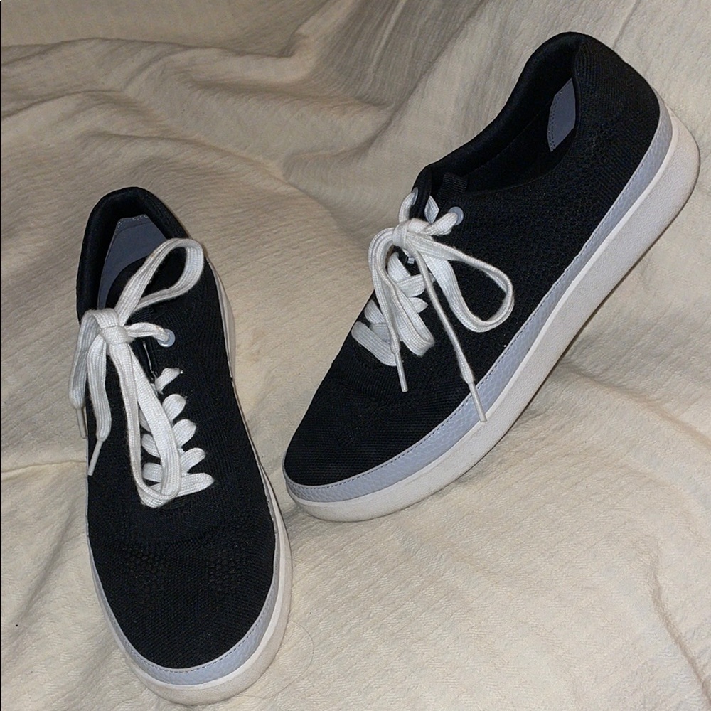 Vionic Black and White Sneakers with Sleek Design and Comfortable Fit